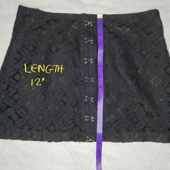 JENNY B black lace mini skirt - Picture 7 of 7